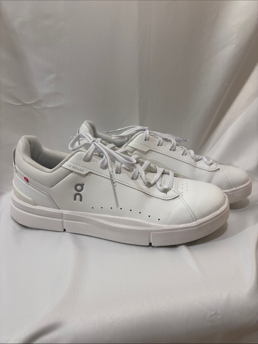 On Running Men's White The Roger Sneakers